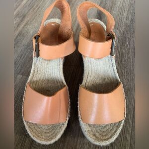 Soludos woman’s upper leather wedge sandals excellent pre loved condition 6.5.